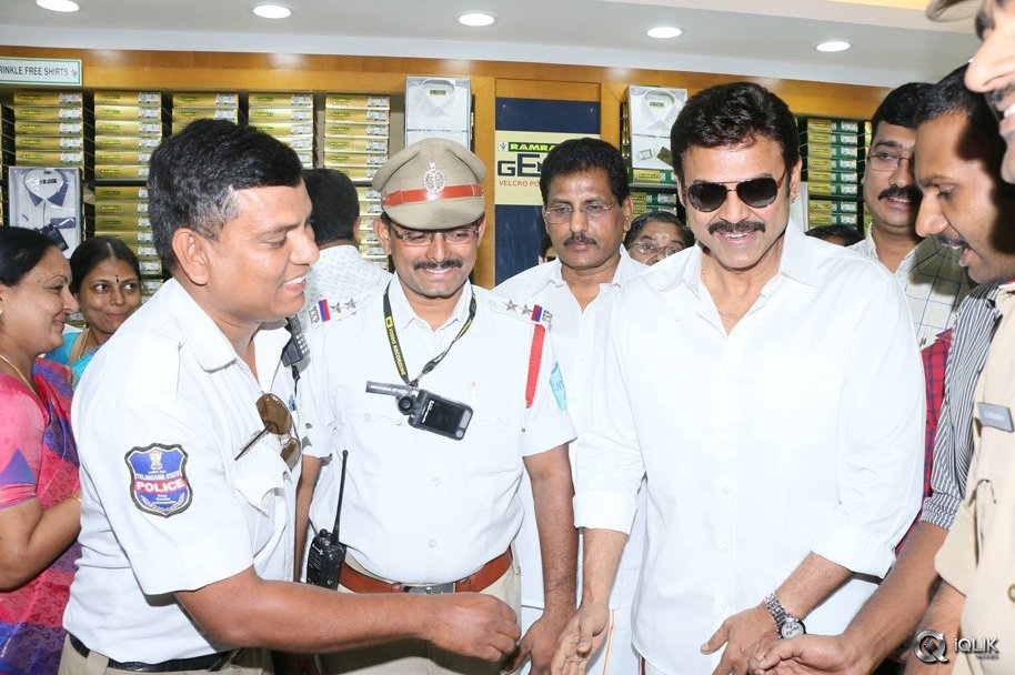 Venkatesh-Inaugurates-Ramraj-Cotton-Showroom
